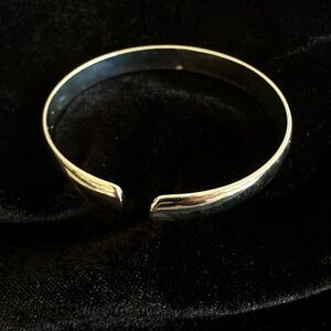 WOMEN’S 925 STERLING SILVER MINIMALIST BANGLE